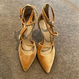 Brand new Gianni Bini heels size 10